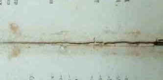 Uszkodzenie szycia sk�adek, przebarwienia kart na z�amie